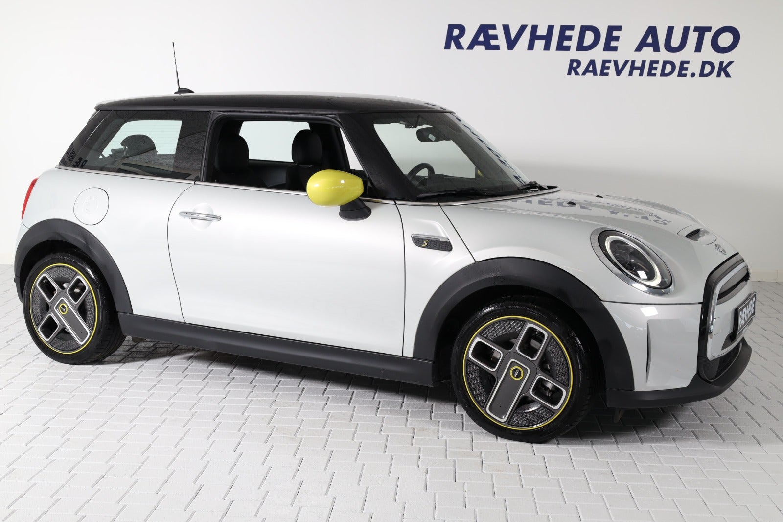 MINI Cooper SE Essential 3d