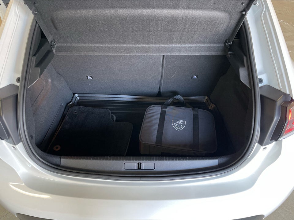 Peugeot e-208 50 GT 5d