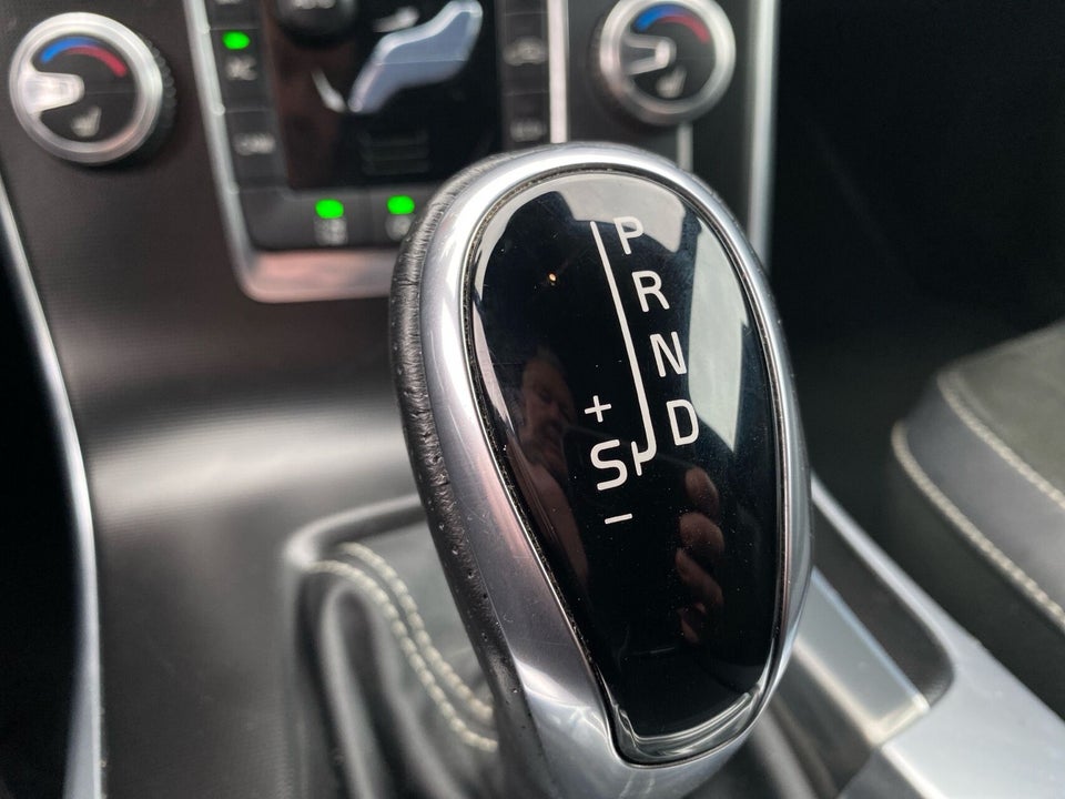 Volvo V60 2,0 T4 190 R-Design aut. 5d