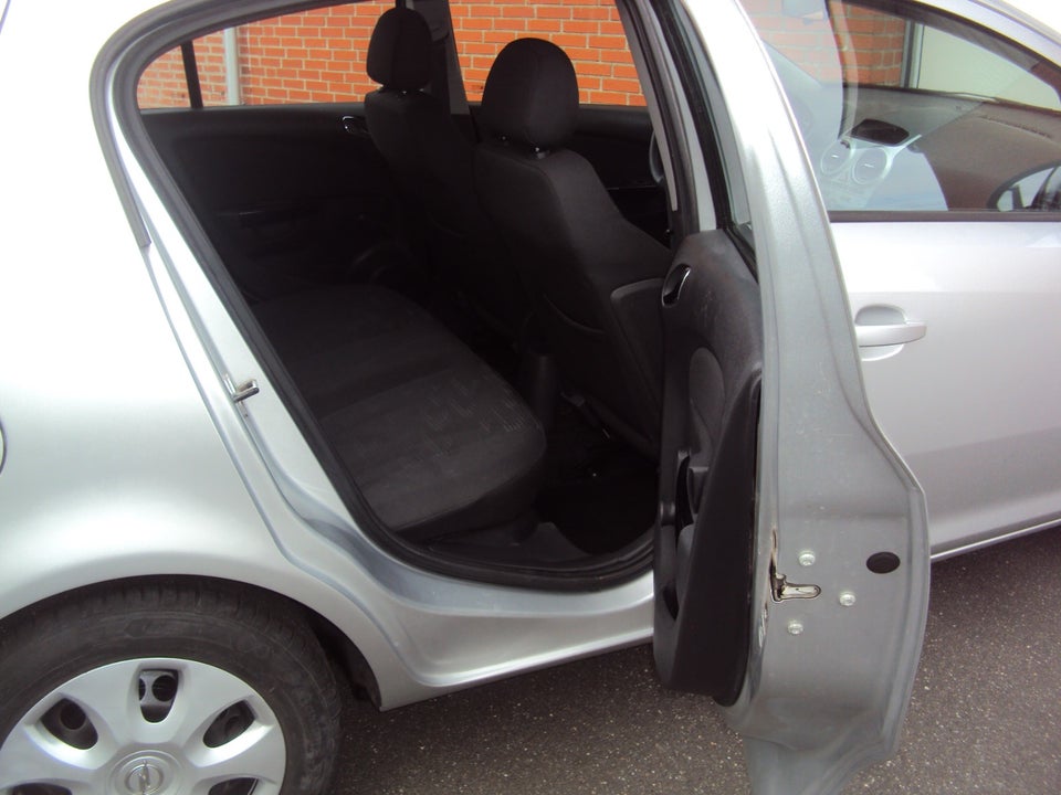 Opel Corsa 1,2 16V Cool 5d