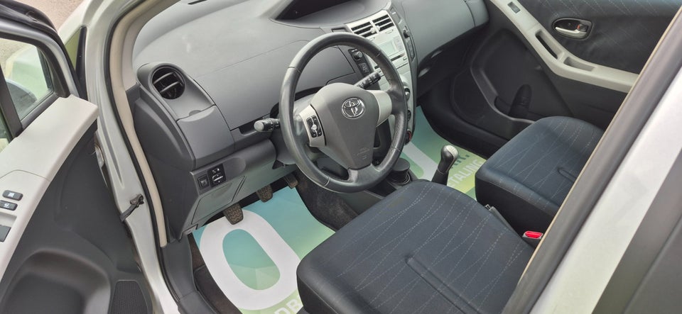 Toyota Yaris 1,3 Sol 5d