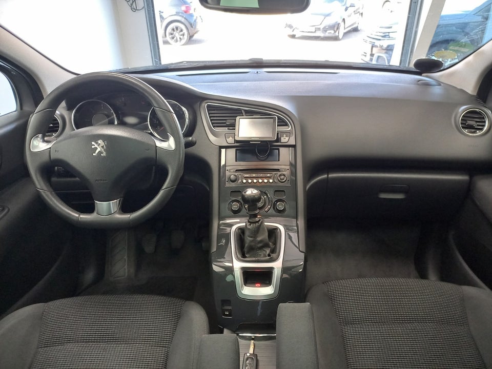 Peugeot 5008 1,6 HDi 114 Style 7prs 5d