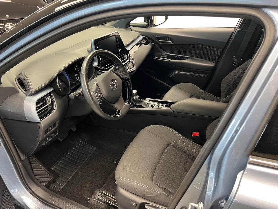 Toyota C-HR 1,8 Hybrid C-LUB Premium CVT 5d