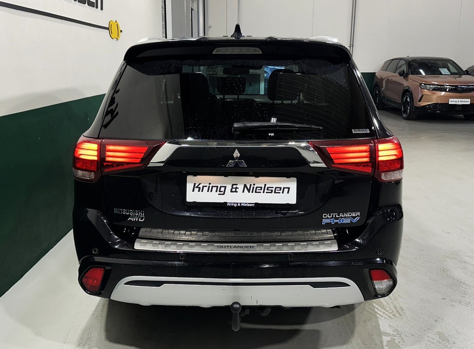 Mitsubishi Outlander 2,4 PHEV Instyle CVT 4WD 5d