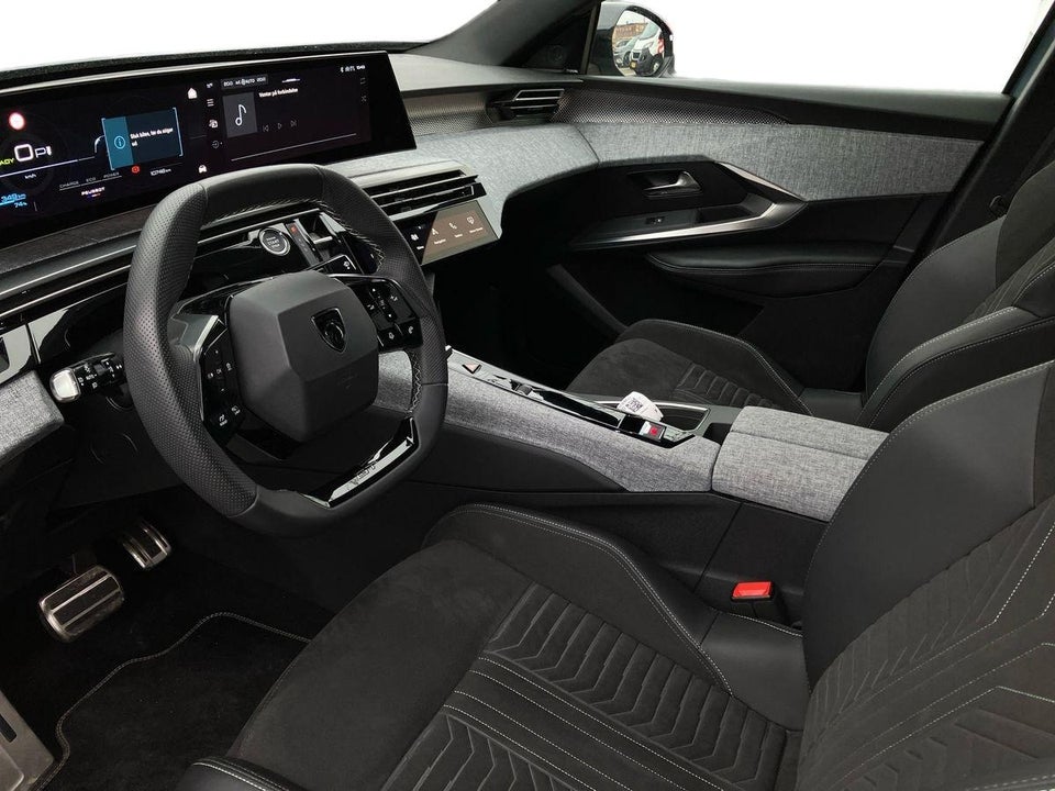 Peugeot e-3008 77 GT Pack 5d