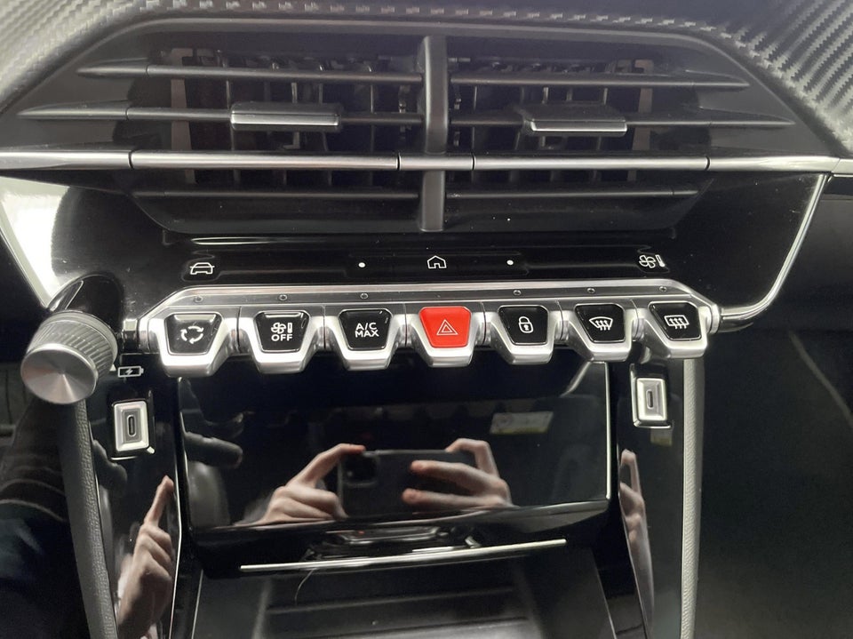 Peugeot 2008 1,2 PureTech 130 First Selection EAT8 5d