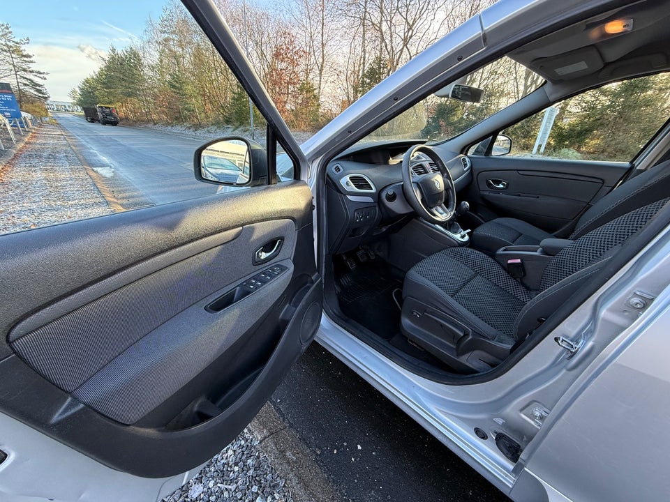 Renault Grand Scenic III 1,6 16V Expression 7prs 5d