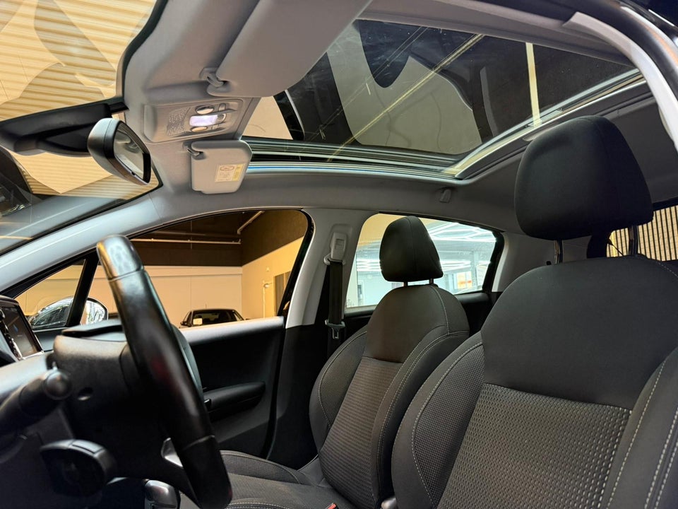Peugeot 208 1,2 PureTech 82 Allure Sky 5d