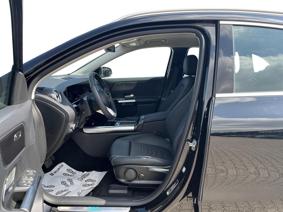 Mercedes EQA300 4Matic 5d