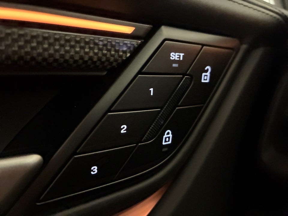 Porsche Macan Turbo 5d