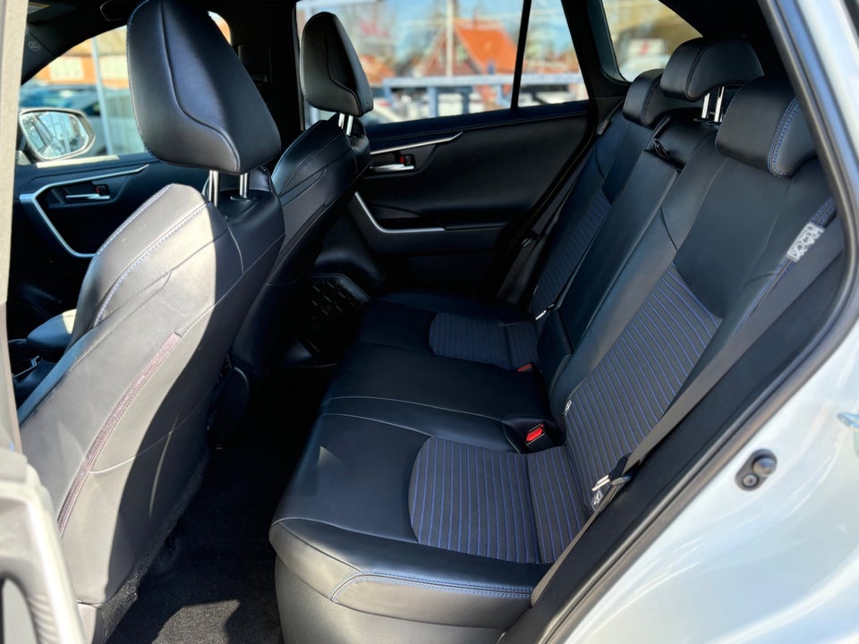 Toyota RAV4 2,5 Hybrid H3 Style MDS 5d