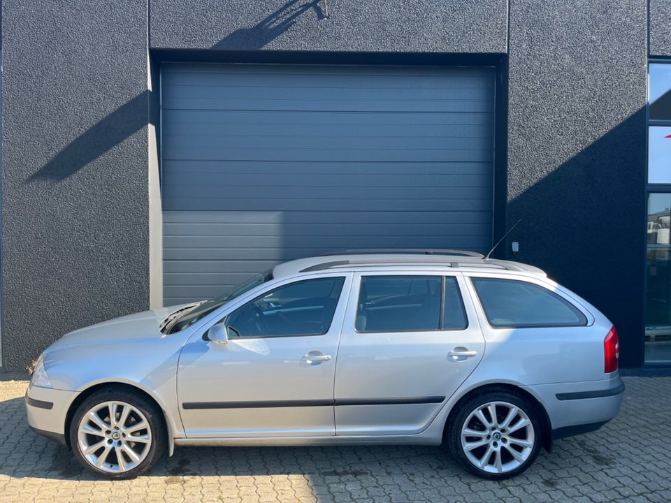 Skoda Octavia 1,6 FSi Ambiente 5d