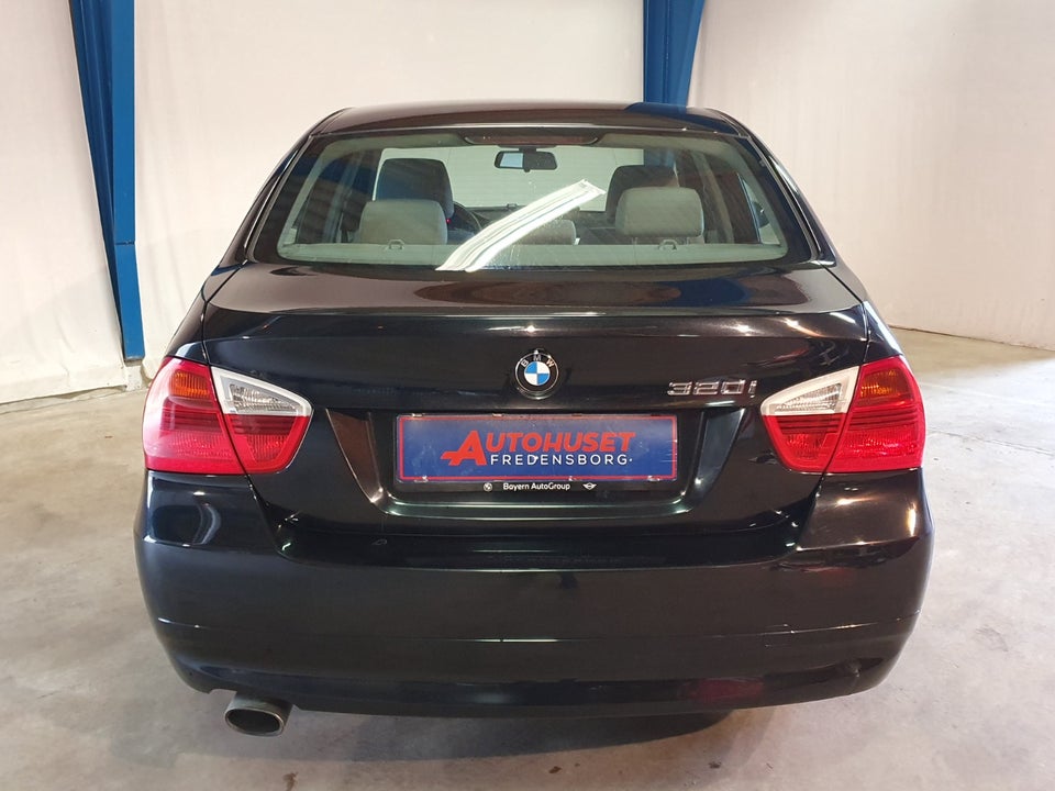 BMW 320i 2,0  4d