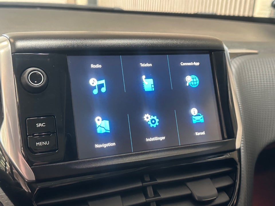 Peugeot 2008 1,2 e-THP 110 Allure Sky EAT6 5d