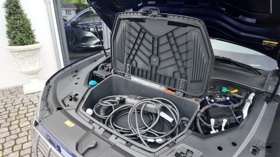 Audi e-tron 55 S-line quattro 5d