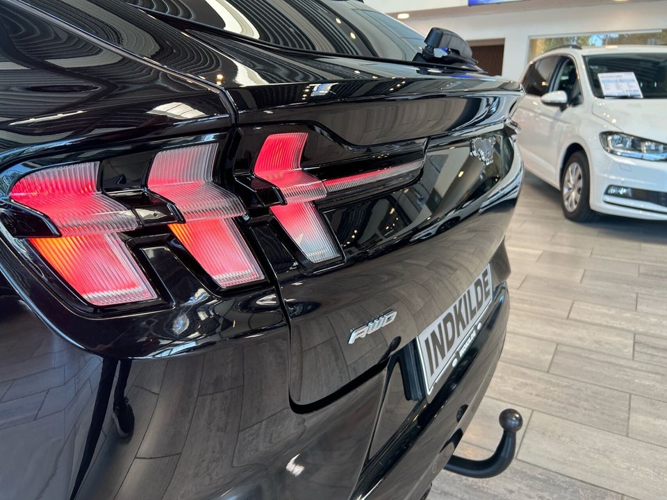 Ford Mustang Mach-E 68 Premium Standard Range AWD 5d