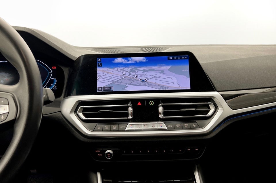 BMW 330e 2,0 Touring Sport Line aut. 5d