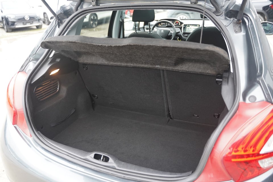 Peugeot 208 1,2 VTi Allure Sky 5d