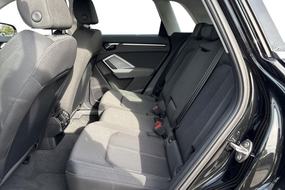 Audi Q3 45 TFSi e Attitude plus S-tr. 5d