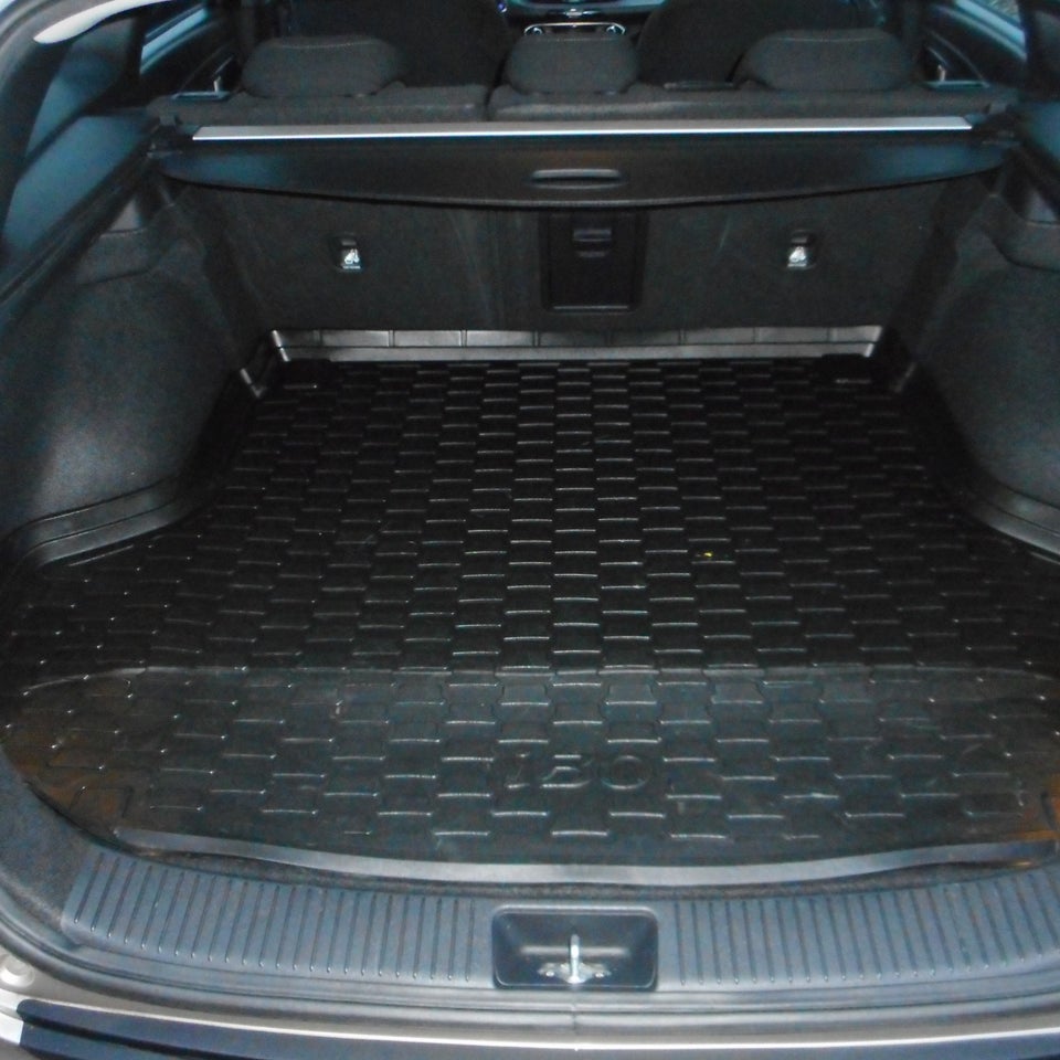 Hyundai i30 1,6 CRDi 110 Premium stc. 5d