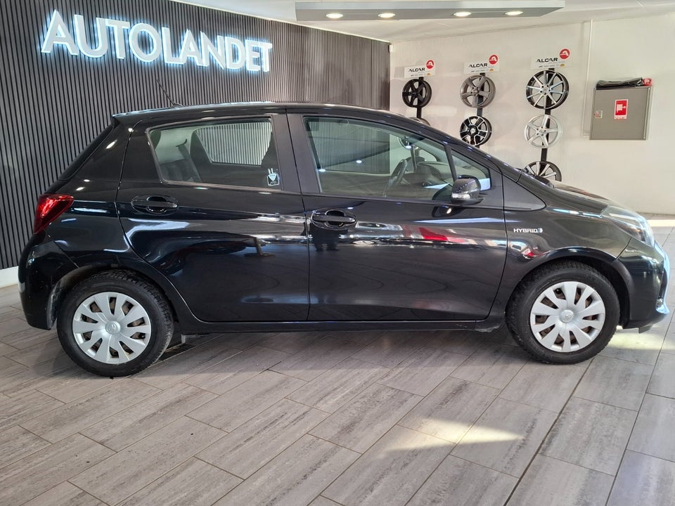 Toyota Yaris 1,5 Hybrid H1 e-CVT 5d