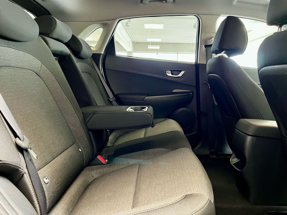 Hyundai Kona 39 EV Essential 5d