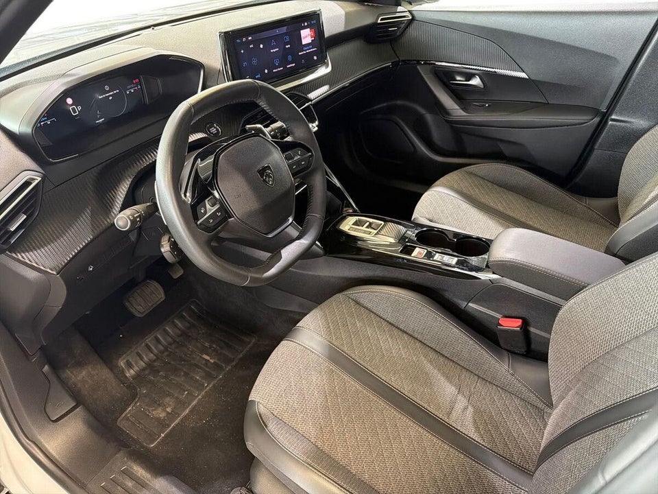 Peugeot 2008 1,2 PureTech 130 First Selection EAT8 5d