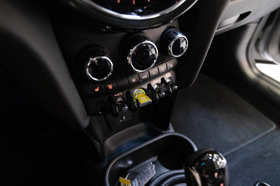 MINI Cooper SE Essential 3d