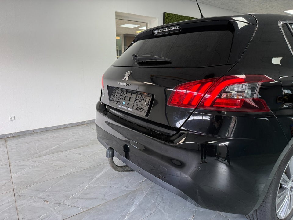 Peugeot 308 1,5 BlueHDi 130 Allure Sky 5d