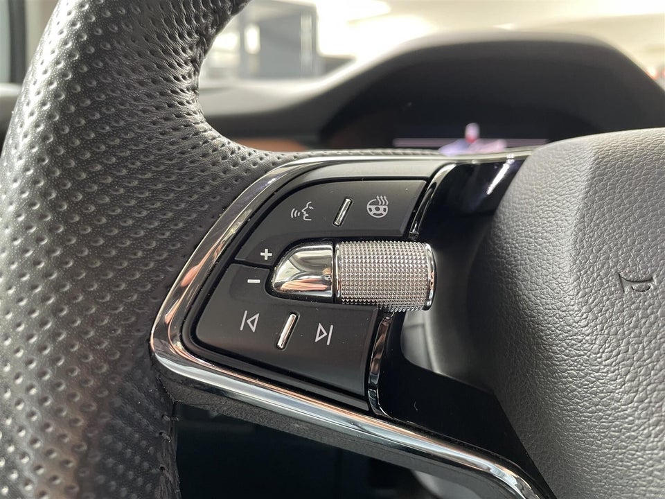 Skoda Enyaq 60 iV Plus 5d