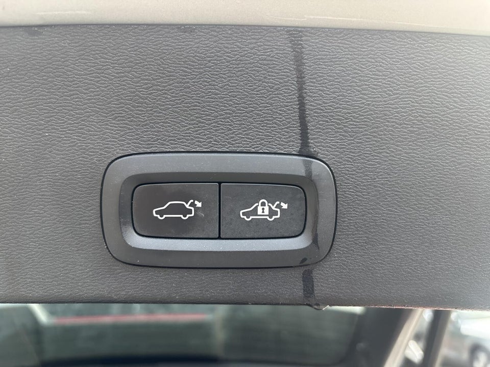 Volvo XC40 ReCharge Twin Ultimate 5d