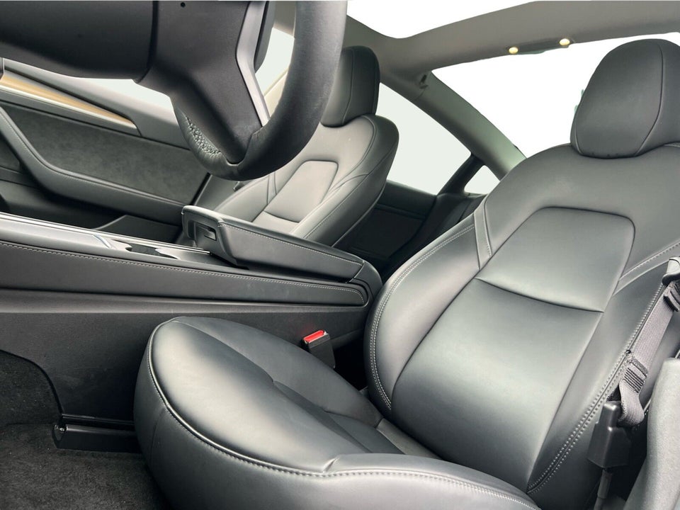 Tesla Model 3 RWD 4d