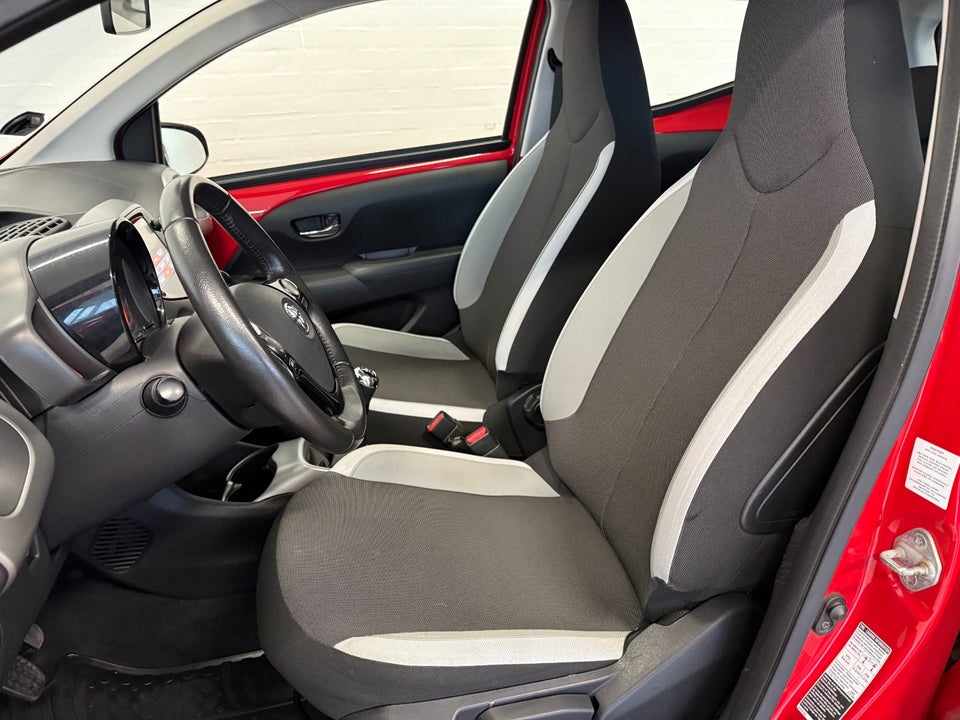 Toyota Aygo 1,0 VVT-i x-play 5d
