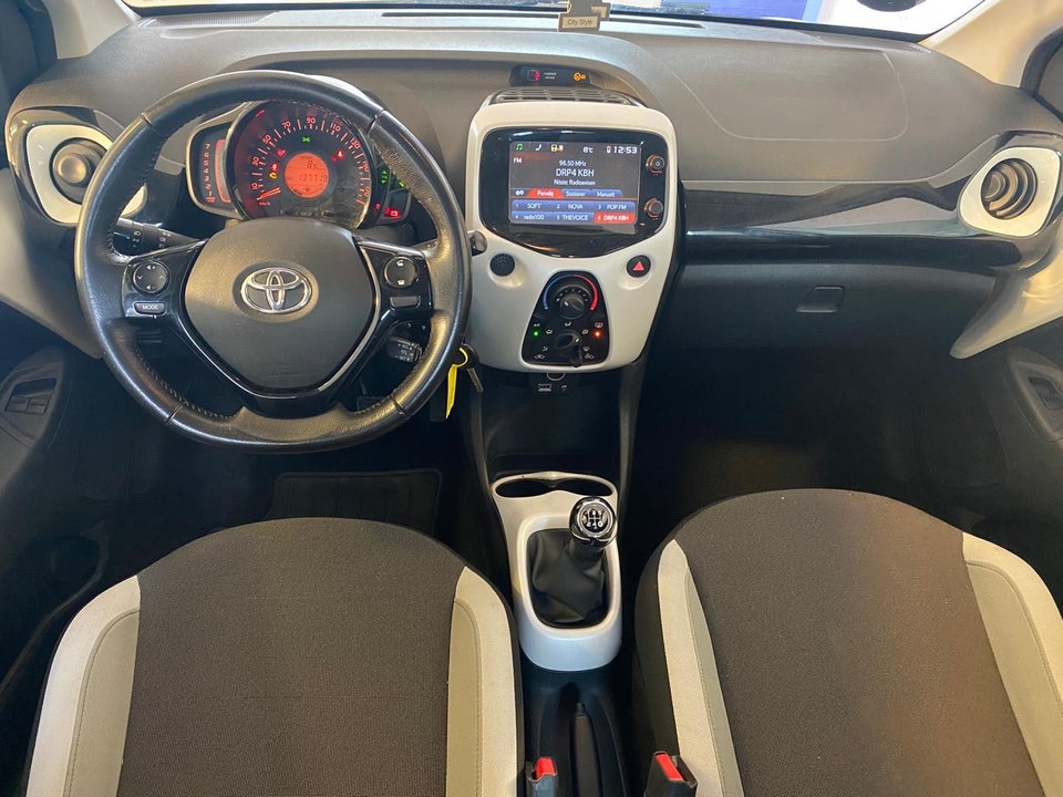 Toyota Aygo 1,0 VVT-i x-play 5d