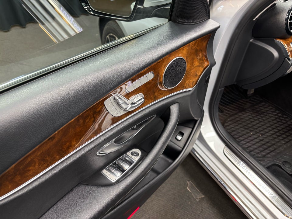 Mercedes E300 de 2,0 Advantage stc. aut. 5d