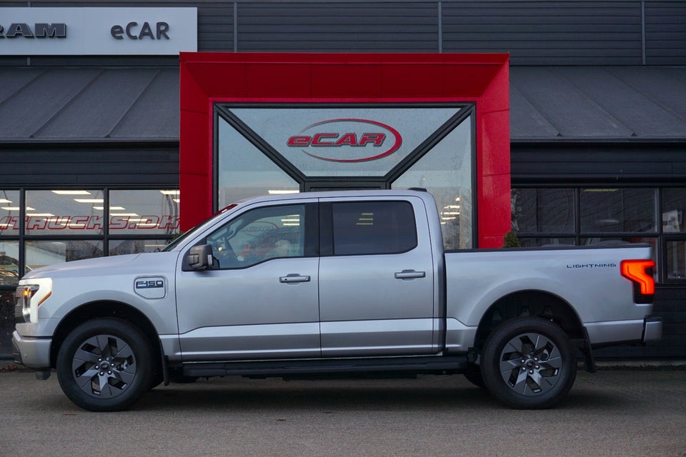 Ford F-150 123 Lightning Flash Extended Range 4d