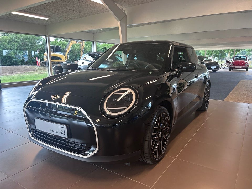 MINI Cooper SE Favoured Trim XL 3d