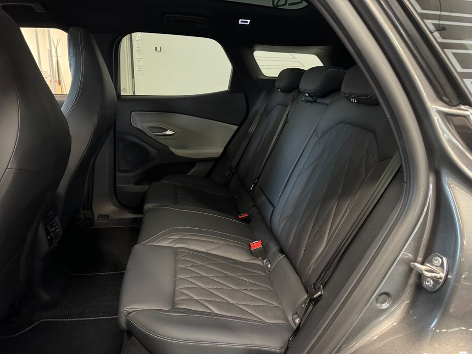 Ford Explorer 77 Premium Extended Range 5d