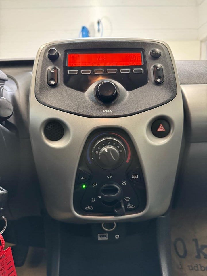 Toyota Aygo 1,0 VVT-i x-play 5d