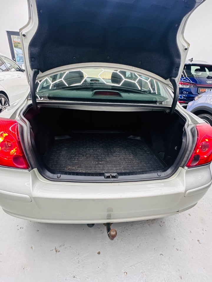 Toyota Avensis 1,8 VVT-i Sol 5d