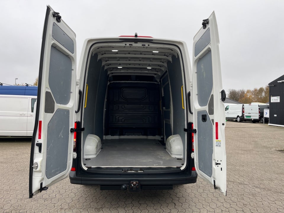 VW Crafter 35 2,0 TDi 177 Kassevogn L3H3 aut.