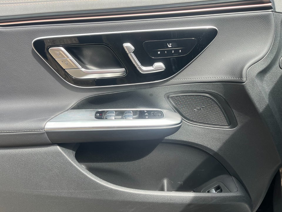 Mercedes EQE300 Electric Art 4d