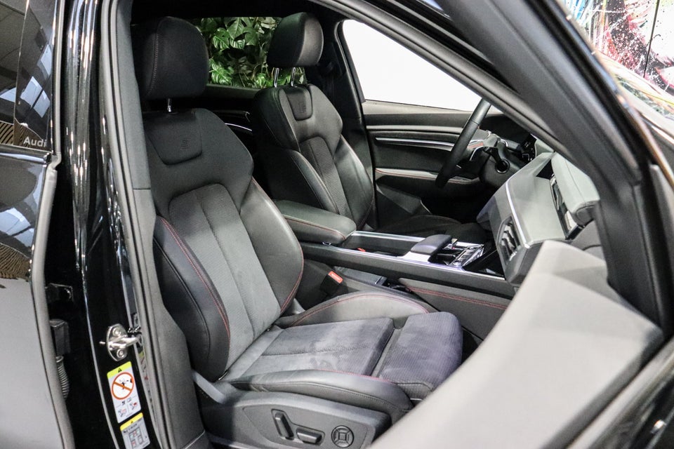 Audi Q8 e-tron 55 S-line quattro 5d