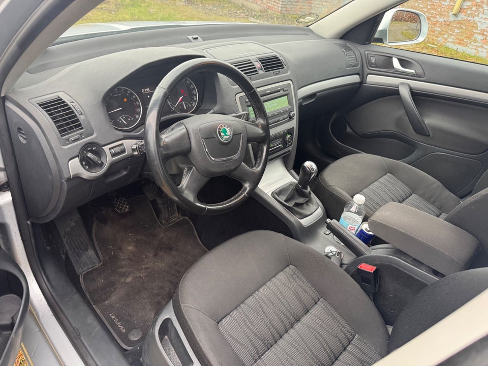 Skoda Octavia 2,0 TDi Ambiente Combi 5d