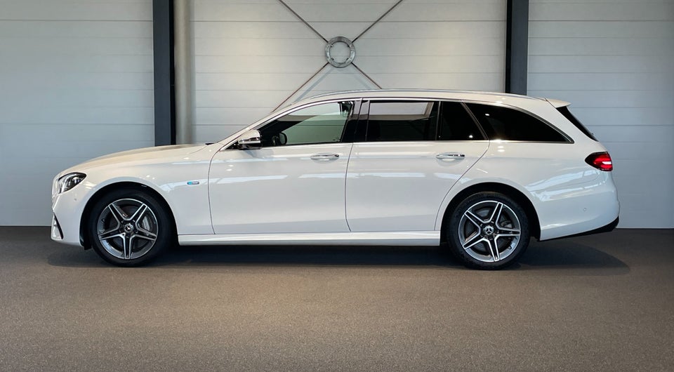 Mercedes E300 de 2,0 AMG Line stc. aut. 5d