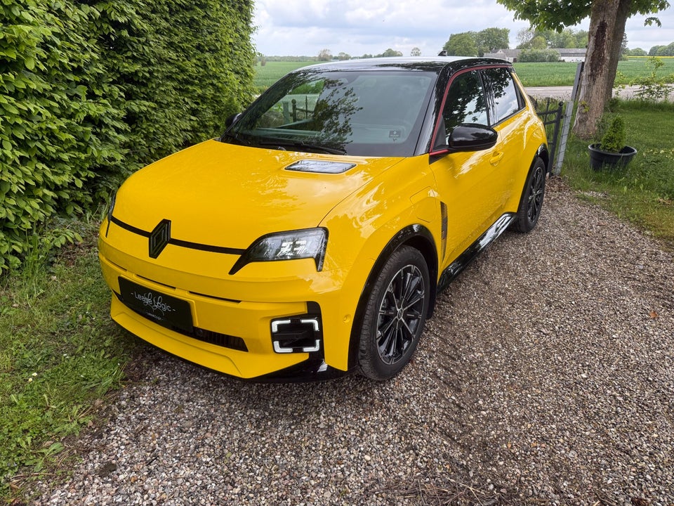 Renault 5 E-Tech 52 Iconic 5d
