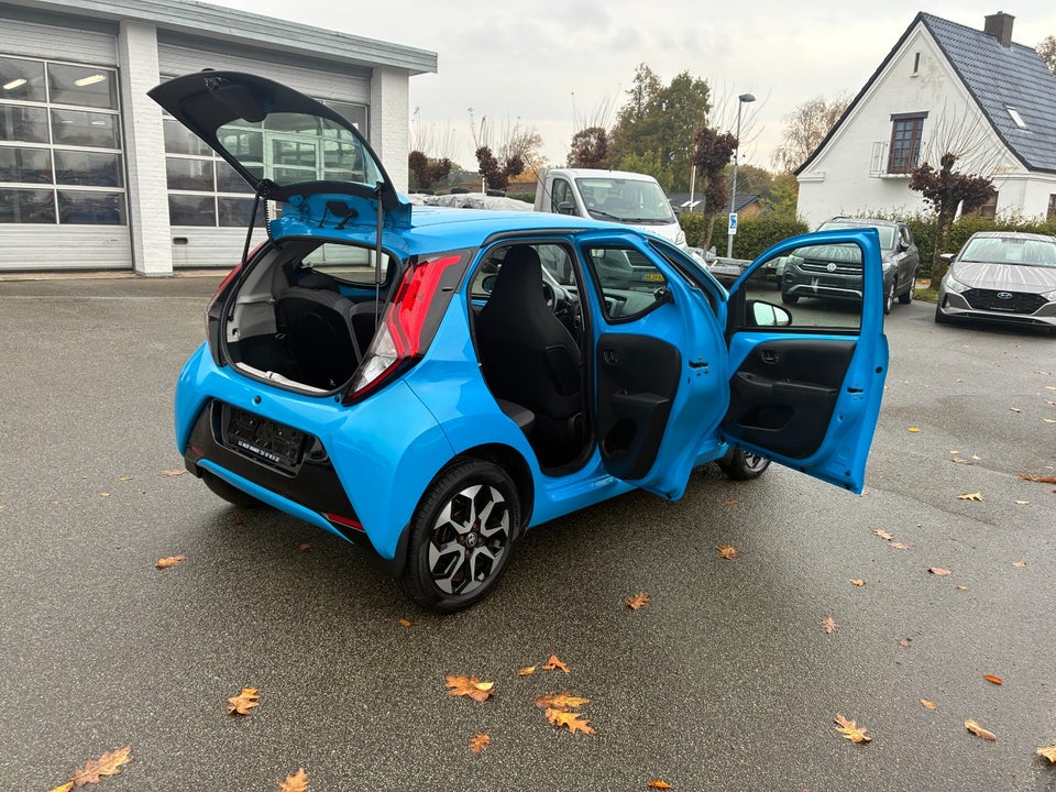 Toyota Aygo 1,0 VVT-i x-plore 5d