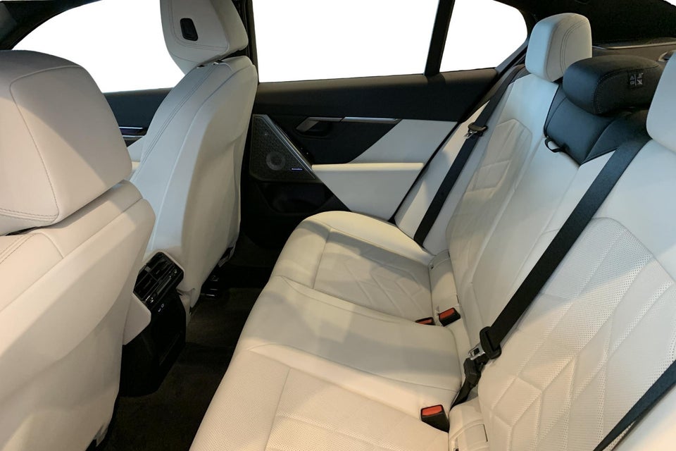 BMW i5 eDrive40 M-Sport 4d