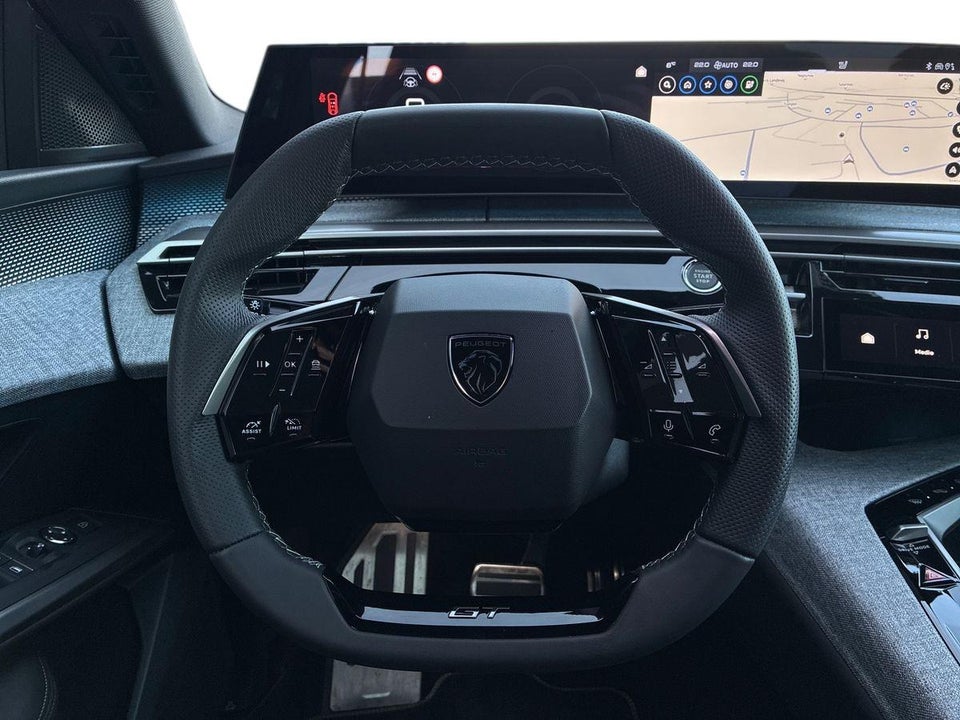 Peugeot e-3008 77 GT Pack 5d