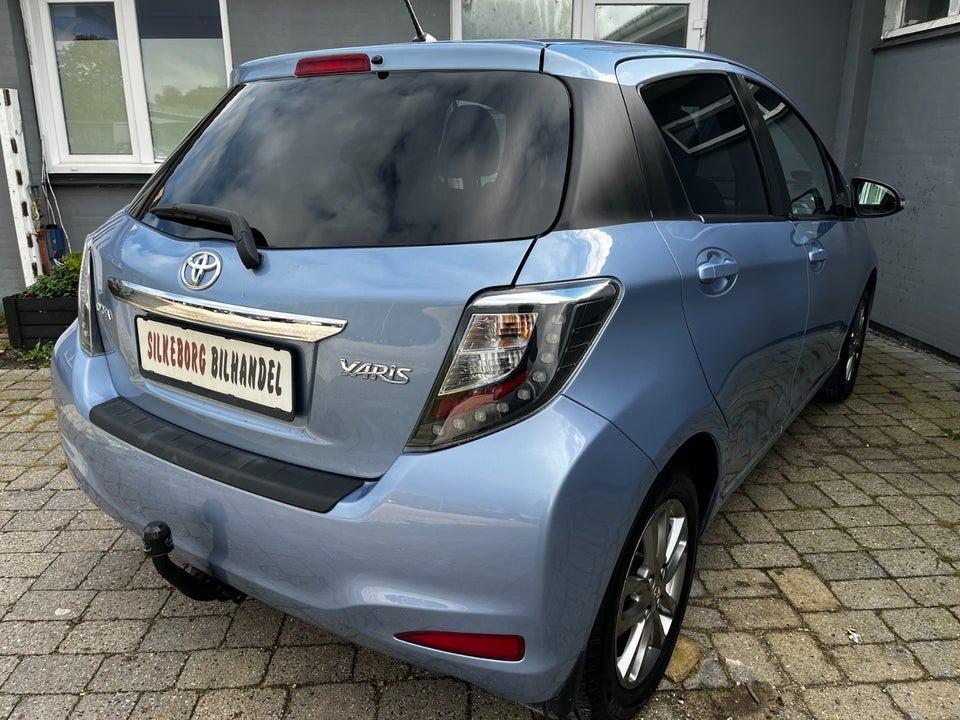 Toyota Yaris 1,3 VVT-i T2 5d